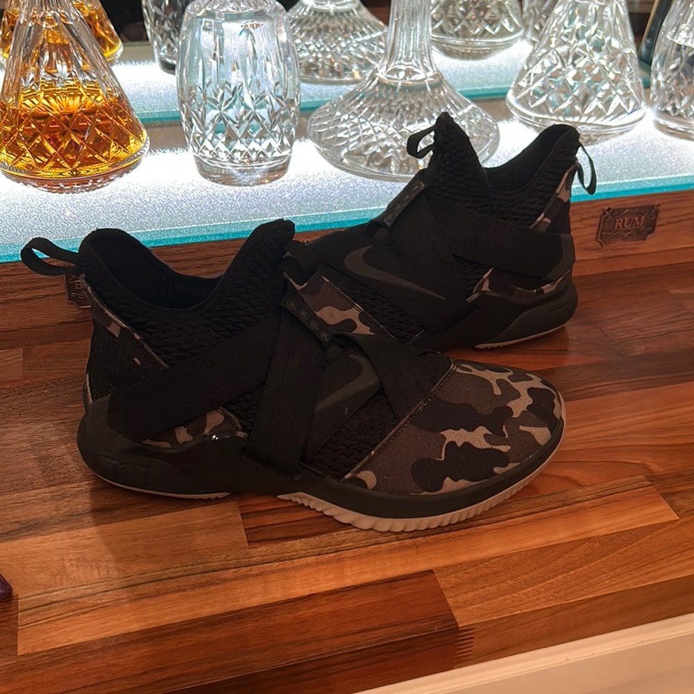 Men's Nike LeBron solider 12 EP Black Hazel Rush size 11.5